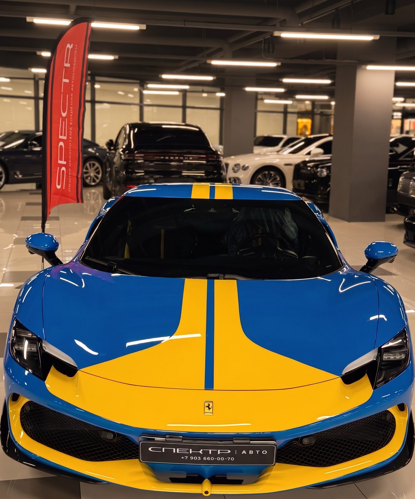 Ferrari в ливрее SPECTR на площадке